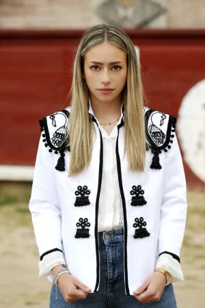 Chaqueta blanca inspiración taurina RqueR.