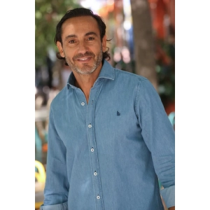 Camisa azul celeste logo marino RqueR