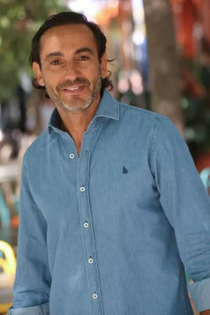 Camisa azul celeste logo marino RqueR