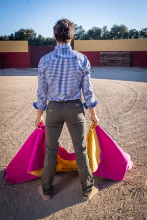 Pantalón chino básico color chocolate