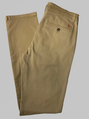 Pantalón chino básico color beige