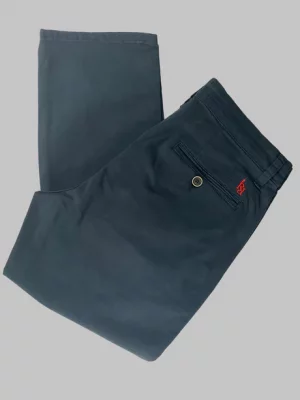 Pantalón chino básico color azul marino